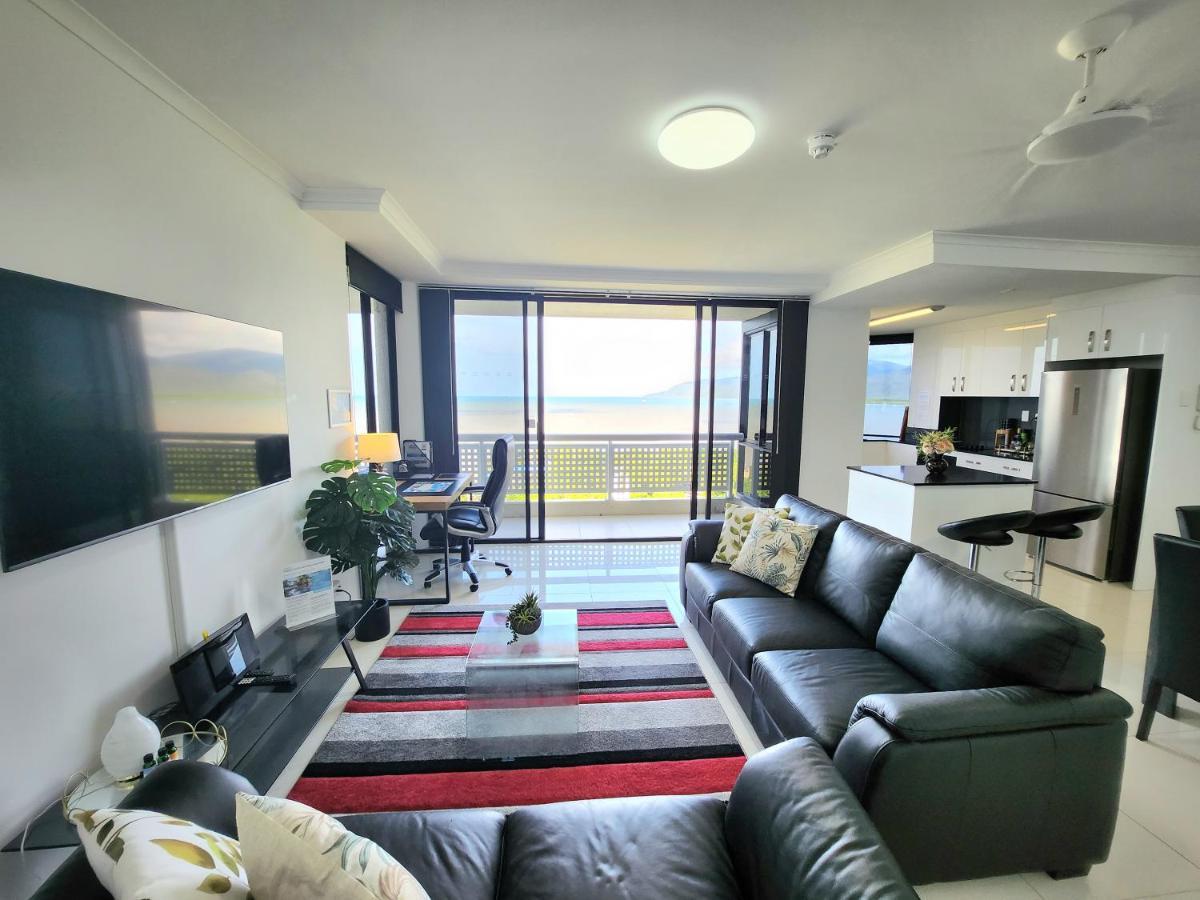 Cairns Luxury Seaview Apartment Buitenkant foto