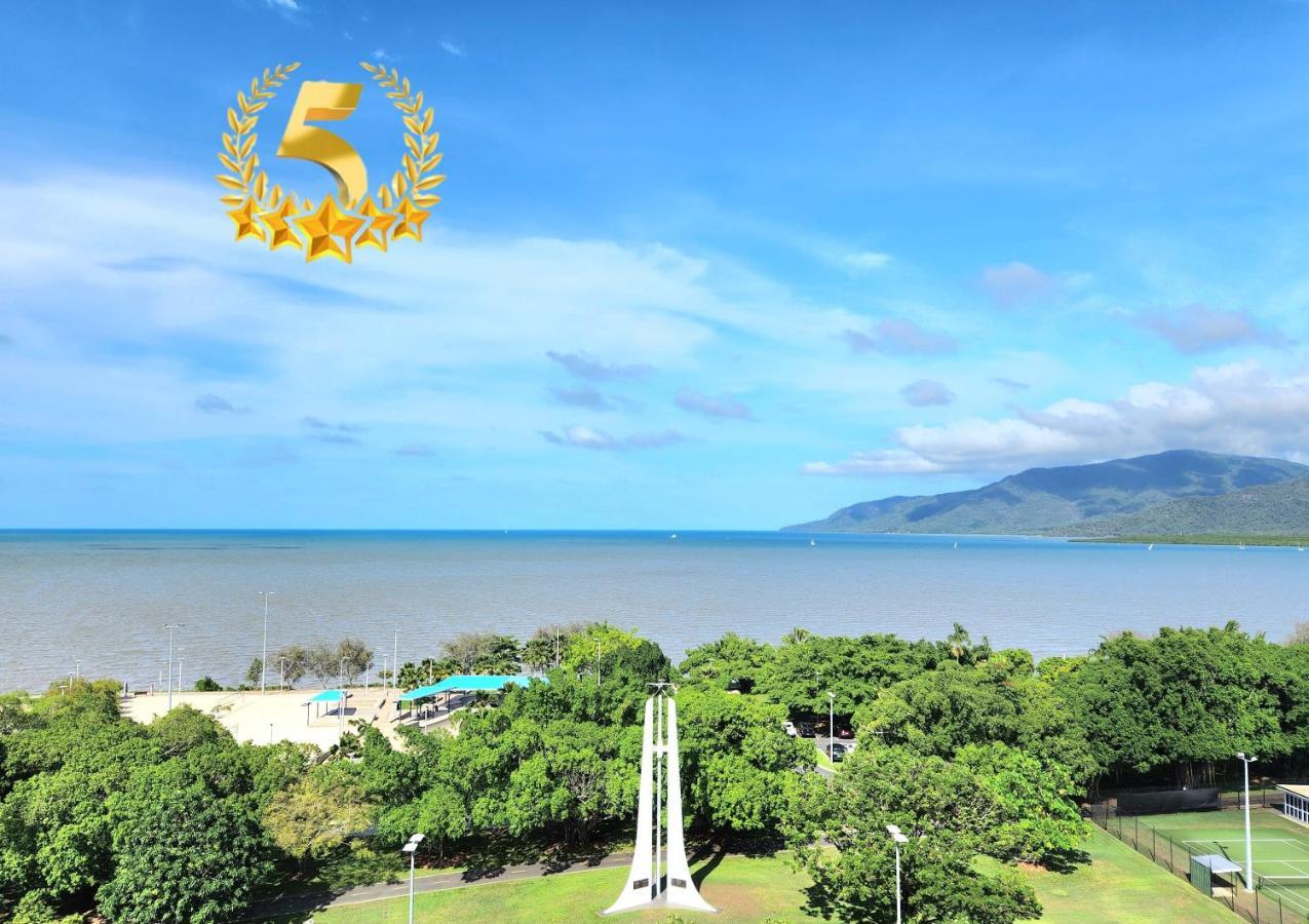 Cairns Luxury Seaview Apartment Buitenkant foto
